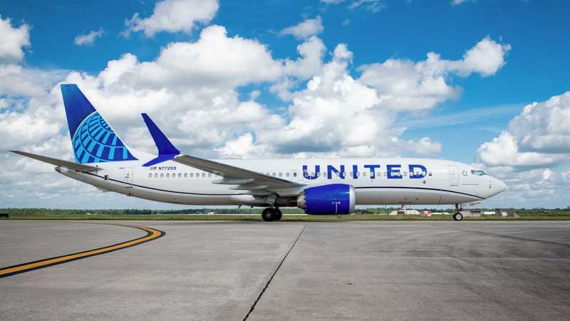 Crepa nel parabrezza del Boeing in volo. L’ipotesi di un impatto con un detrito spaziale