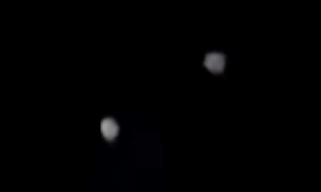 Due oggetti volanti non identificati sopra Al Hofuf: indagine su un avvistamento insolito