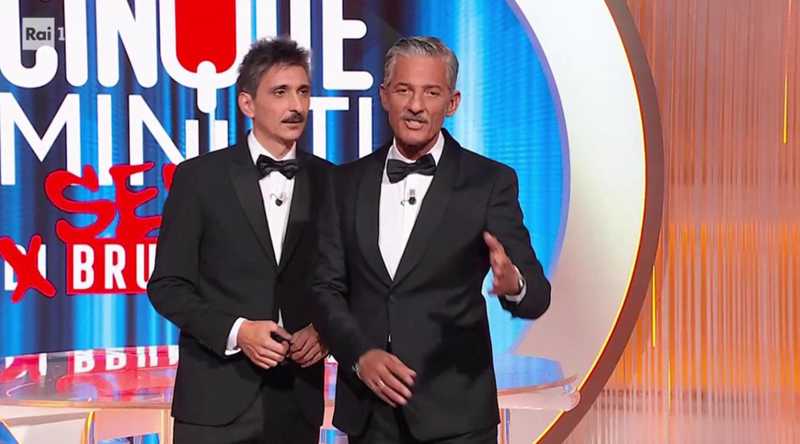 Fiorello costretto a casa da un malore, salta la prima puntata de «La Pennicanza»: la salute del conduttore sotto i riflettori