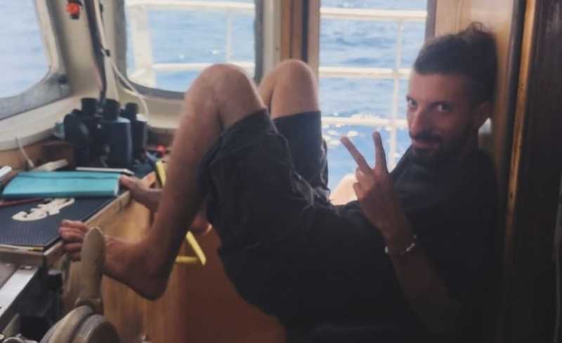 Global Sumud Flotilla, le accuse di Tony La Piccirella: “Tortura e abusi sugli attivisti, acqua dal sapore rancido e pane contaminato