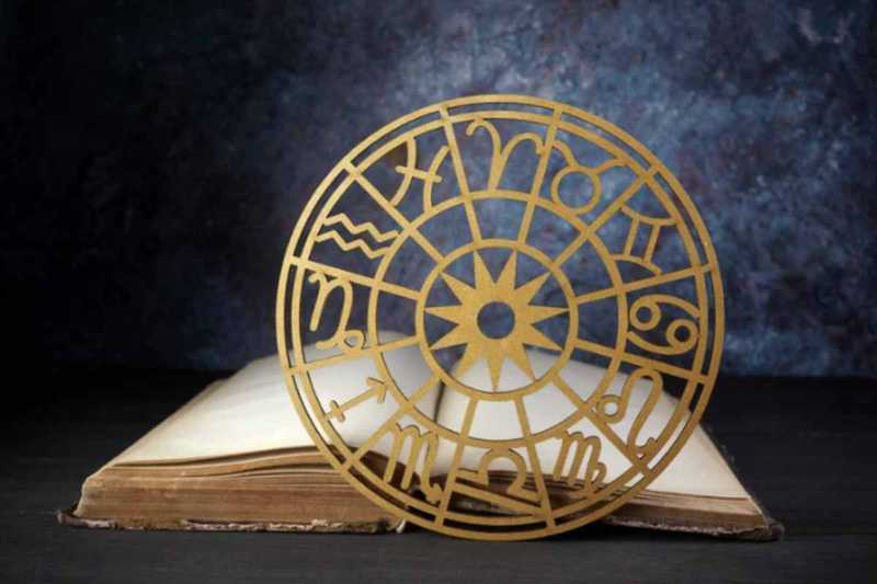 Oroscopo dei tarocchi: un segno cambia vita e si lascia alle spalle un passato doloroso durato 15 anni