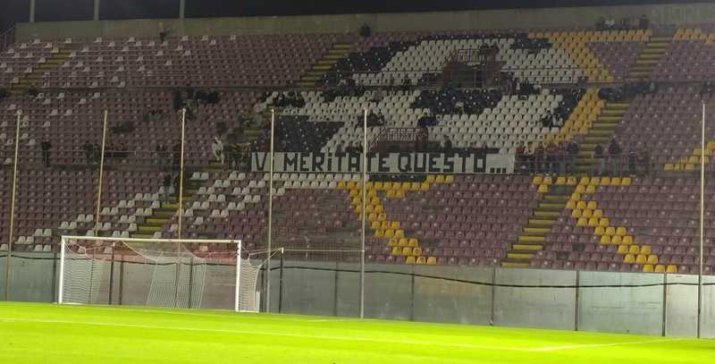 Reggina-Nocerina, protesta degli ultrà: Curva Sud vuota