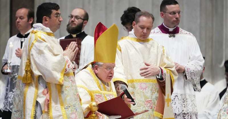 Il cardinale conservatore Burke celebra messa in latino a San Pietro: il via libera di Leone XIV