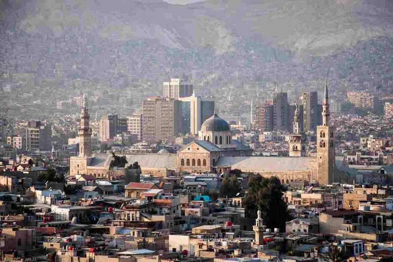 La tomba di Abele, situata nella regione siriana del Rif Dimashq, è un luogo sacro che attrae pochi visitatori, nonostante la sua importanza storica e religiosa.