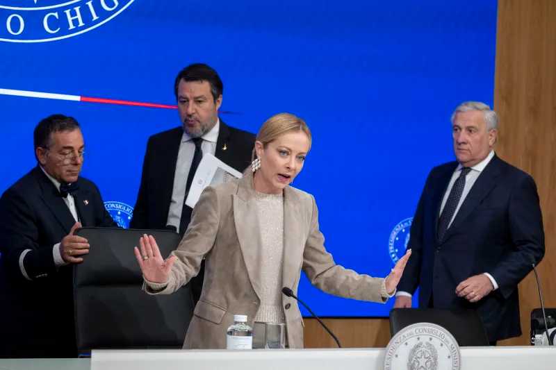 Manovra, scontro tra alleati: il centrodestra litiga per i voti, non per i conti