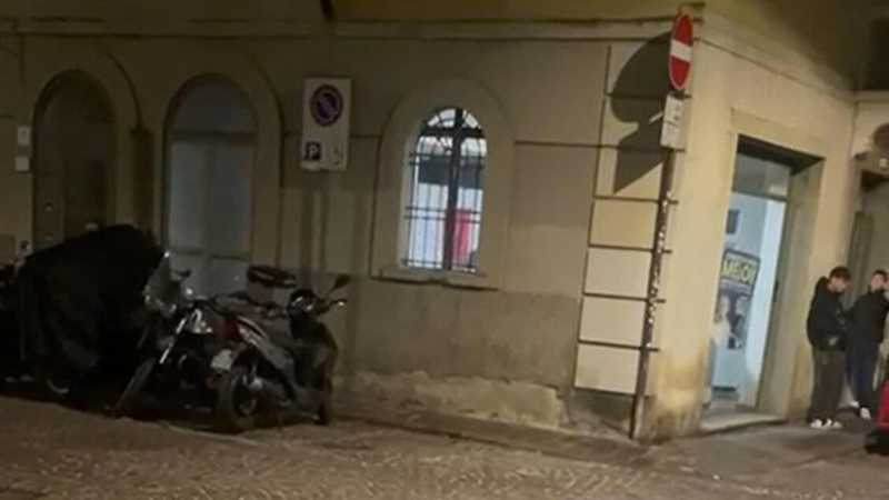 Cori fascisti nella sede di Fratelli d’Italia a Parma, commissariata Gioventù Nazionale