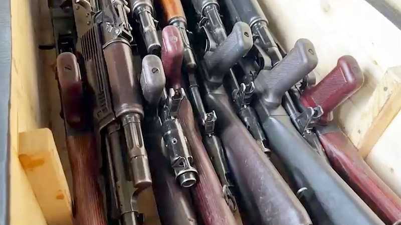 Dalle trincee al mercato nero: le mafie fanno affari con le armi scomparse dall’Ucraina