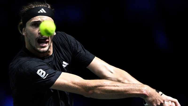 Sinner domina e vola in semifinale a Parigi contro Zverev