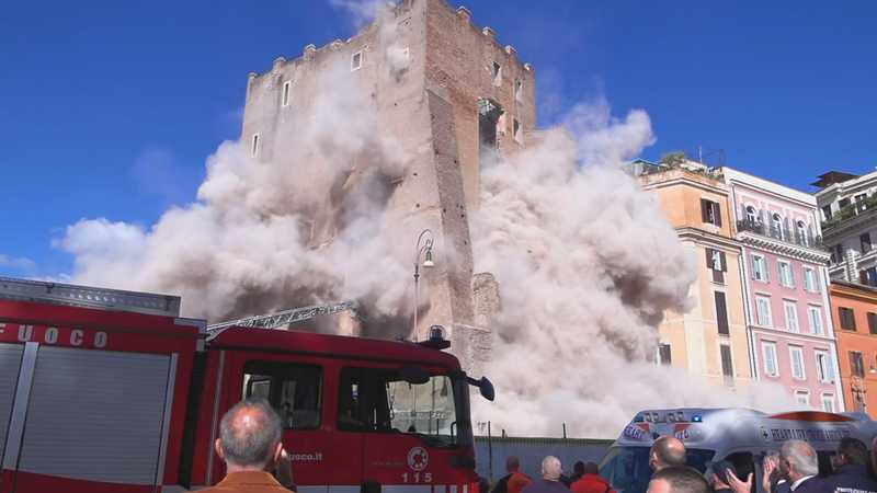 Torre dei Conti, crolli e soccorsi in corso a Roma