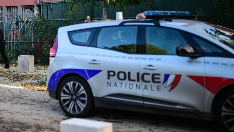 Francia, grida Allahu Akbar e investe diverse persone