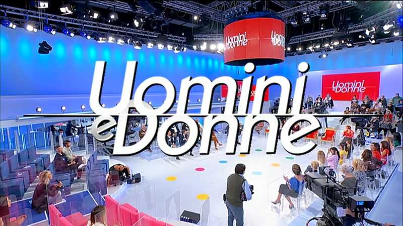 Uomini e Donne, 18 novembre: baci e colpi di scena nel trono