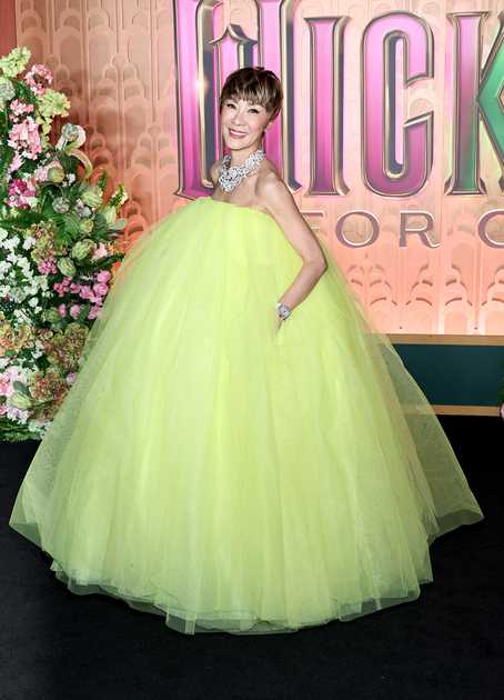 Michelle Yeoh e l’abito “cupcake” che divide il web