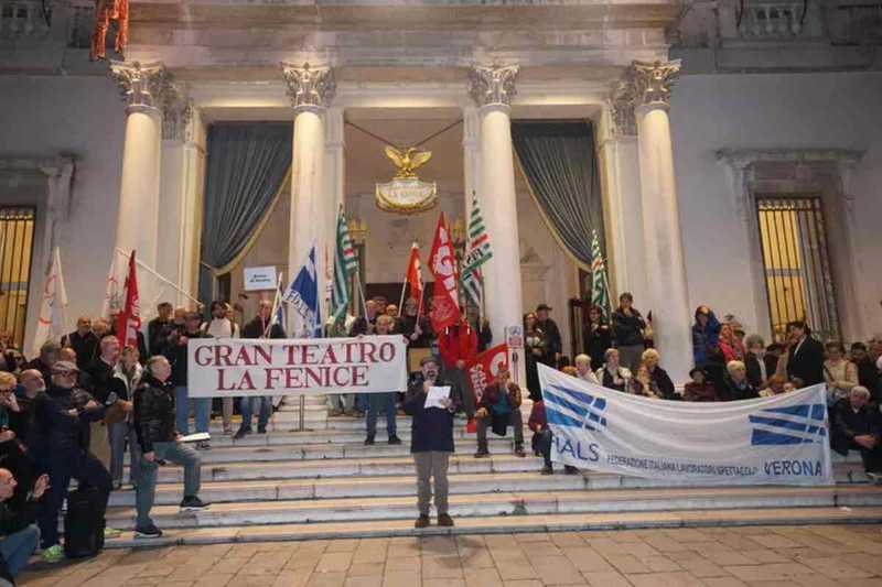 Fenice, si alza il sipario con la Clemenza di Tito