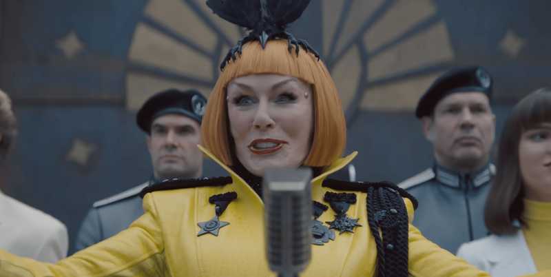 Glenn Close irriconoscibile nel trailer di "Hunger Games