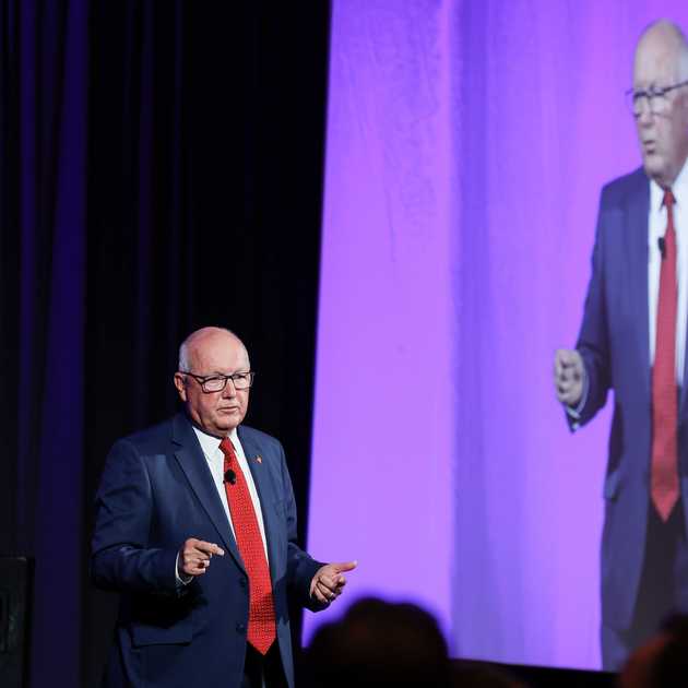 Ambasciatore USA in Canada adotta toni simili a Trump