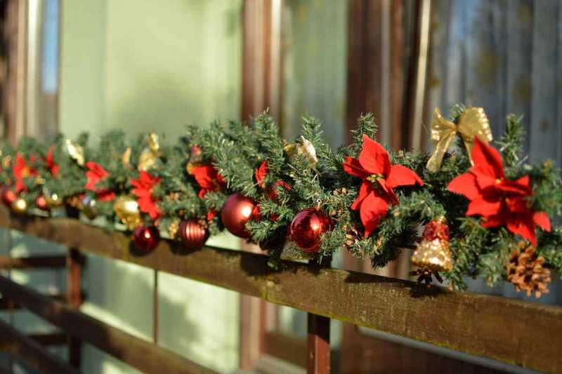 Balcone Natalizio Nordic Chic: 5 Tocchi di Magia