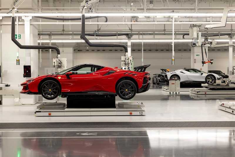 Ferrari al Femminile: Svolta "Green" nel Mito