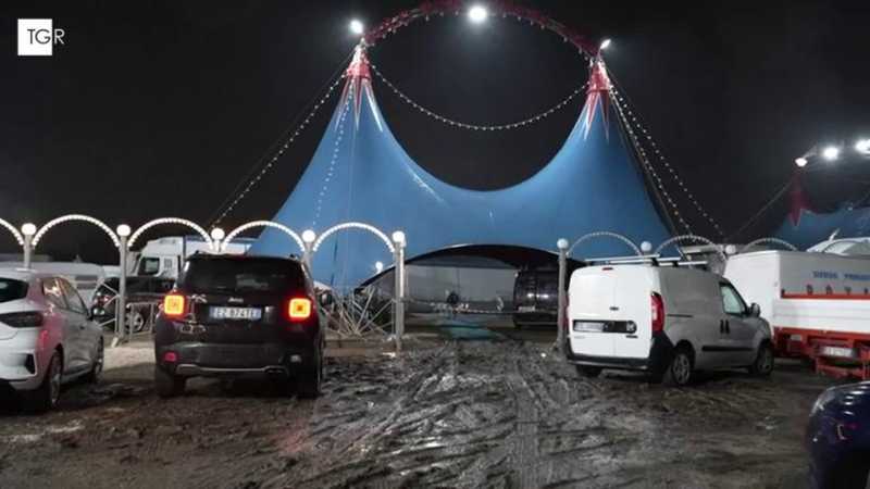 Tragedia al Circo: Stuntman Perde la Vita in Uno Scontro