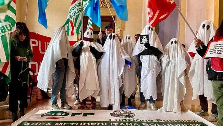 Dipendenti Comunali in Consiglio: Protesta a Suon di "Ghostbusters