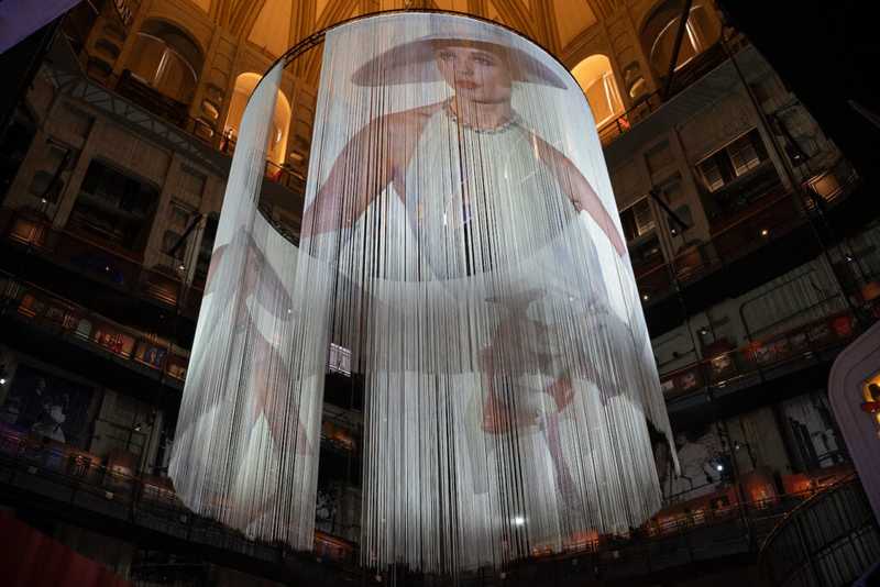 Frontoni, le icone pop alla Mole: Torino celebra il maestro