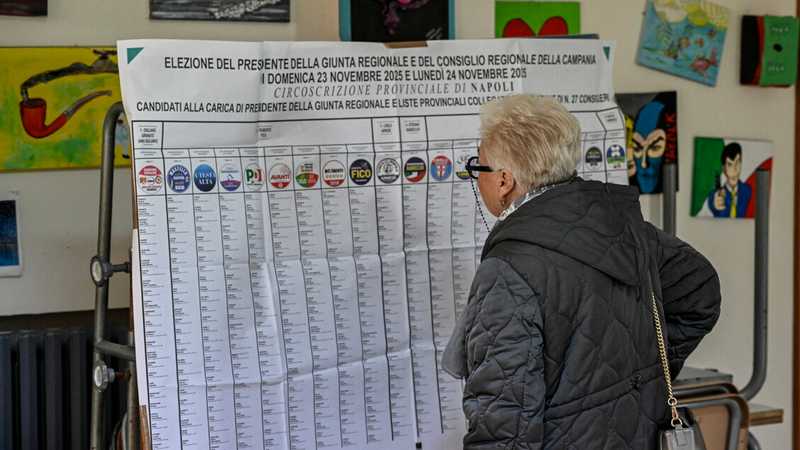 Regionali, urne aperte in Veneto, Campania e Puglia: affluenza in calo