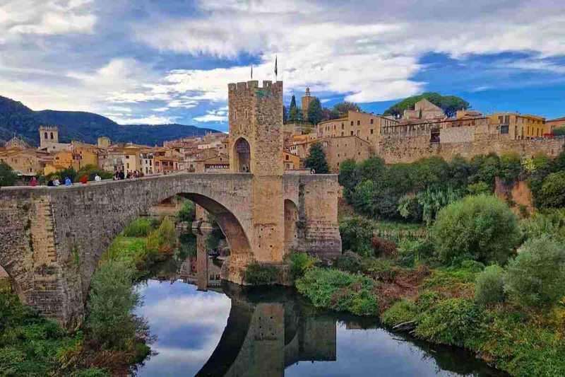 Besalú: la gemma medievale, Firenze catalana