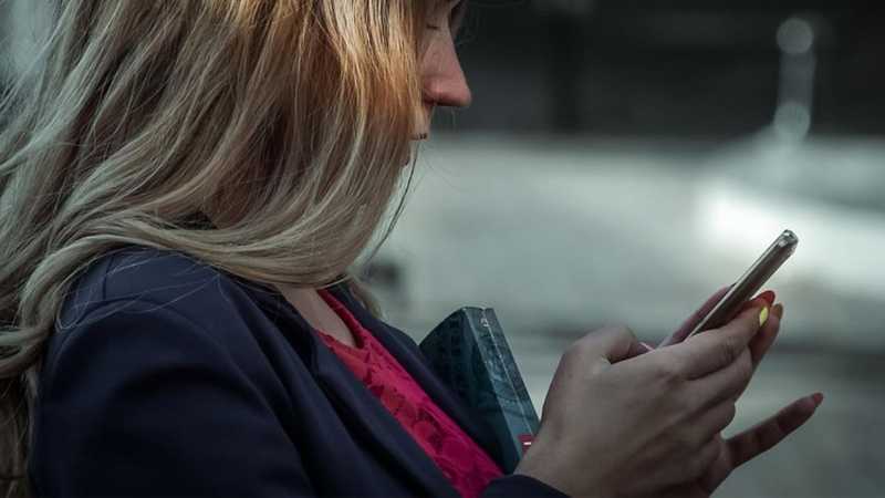 Incubo online a Bologna: arrestata stalker per funerale fasullo