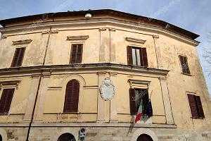 Anagrafe di Sezze: Flussi Migratori Mettono a Dura Prova l'Ufficio