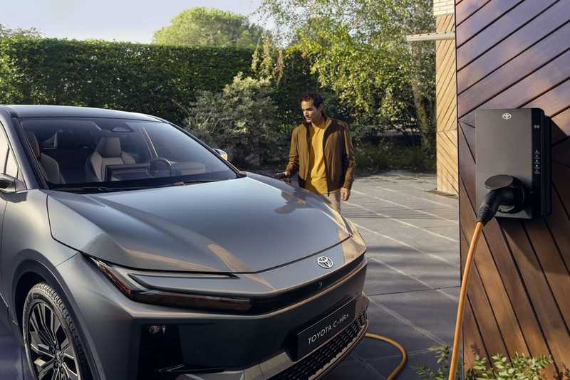 Toyota: Ricarica Smart, Nuove Alleanze per un Futuro Elettrico