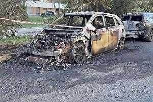 Incendio auto: telecamera inchioda il piromane del ristorante