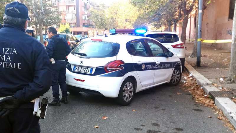 Ostia, orrore in casa: anziana uccisa, arrestato il nipote
