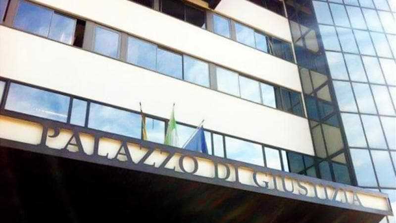 Treviso, 22enne a processo per ricatto e pornografia minorile