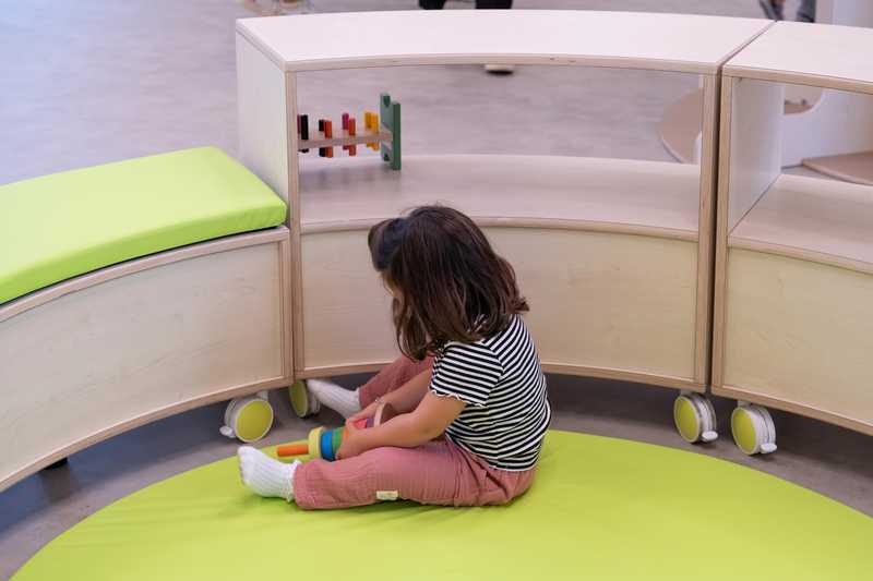 Arrestato per aver afferrato e baciato una bambina di 3 anni all'uscita dall'asilo