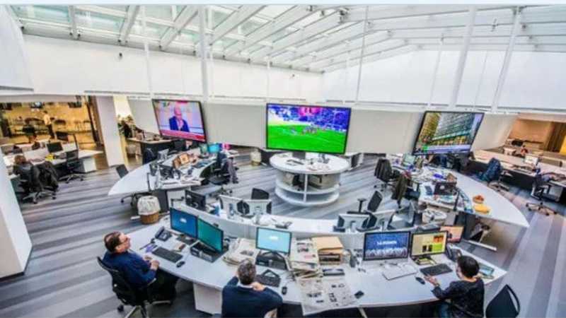 Trattativa Esclusiva per Gedi: Il Gruppo Antenna di Theo Kyriakou al Centro delle Tensioni