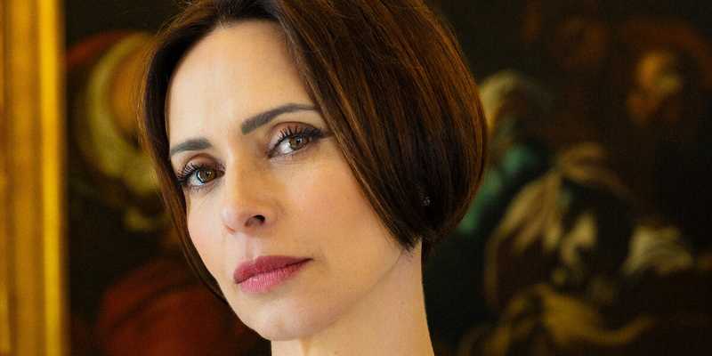 Un Posto al Sole, anticipazioni 12 dicembre 2025: Elena in crisi per la distanza con Alice