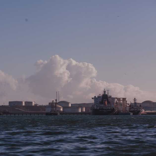 Nave Petrolifera Sequestrata: Il Business della Dark Fleet