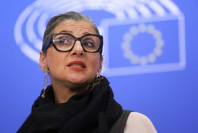 Elly Schlein crolla nei sondaggi: scandalo sermoni a scuola