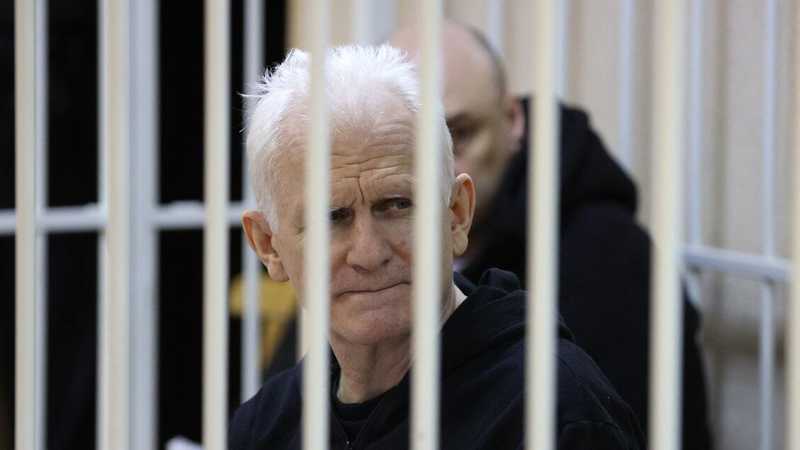 Minsk libera 123 detenuti: rilasciato anche il Nobel Ales Bialiatski
