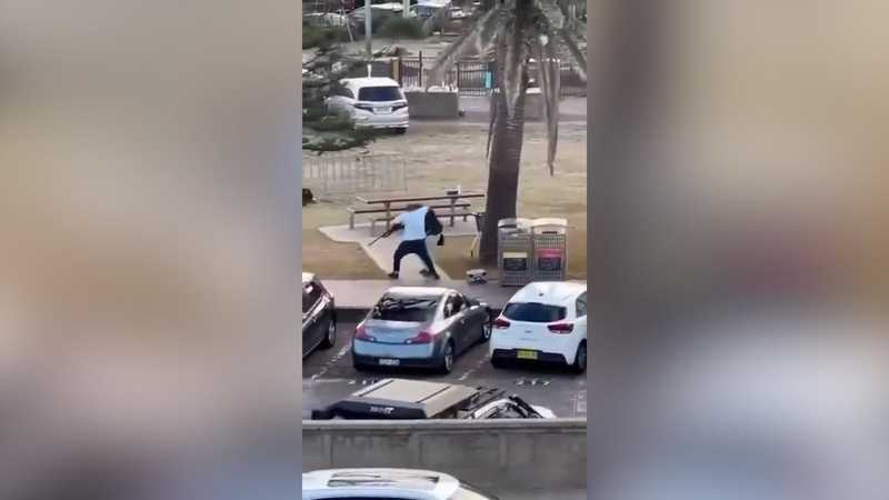 Eroe Imprevisto: Passante Disarma Killer a Bondi Beach