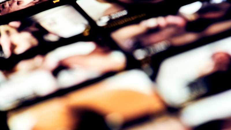 Il bug che mostrava filmati porno su Facebook: cosa è successo e come proteggersi