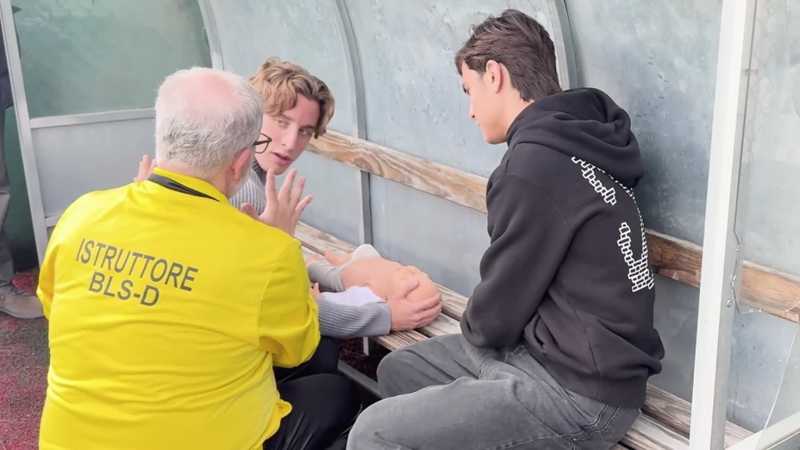 Dybala impara il Primo Soccorso con Bove a Casa Viola