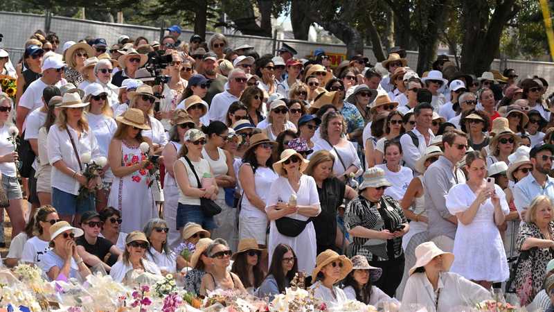 Omaggio Nazionale a Bondi Beach: Australia Ricorda le Vittime