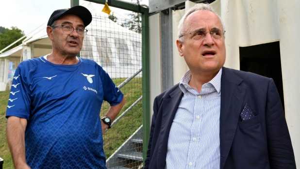 Sarri, segnali di fumo e comunicati 'contro': un rapporto in tensione