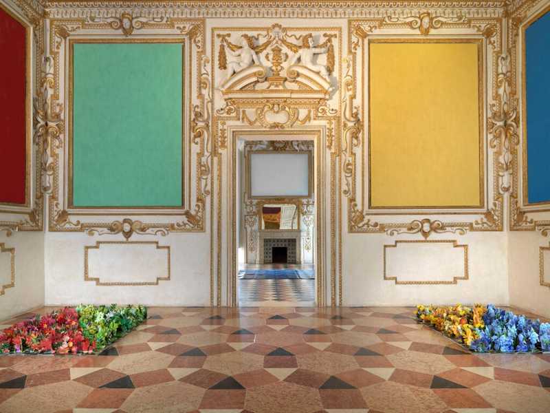 Perdersi tra fiori, mari e cieli di carta