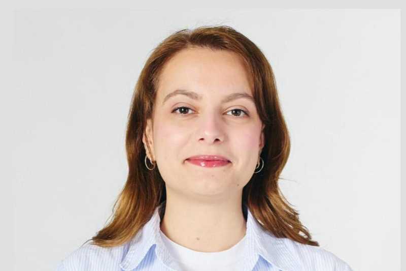 Giovane Assessora Pd Saronno: "Mio Padre Autista, Mia Madre Insegnante!