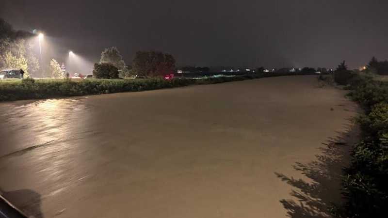 Allerta rossa: Emilia-Romagna sotto acqua, evacuazioni e paura di nuove alluvioni