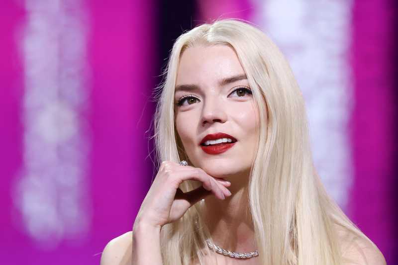 Rosso a Natale 2025: 25 sfumature per labbra che brillano