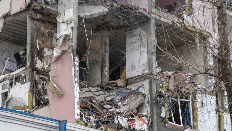 Kiev al Buio: Bombardamenti Russi e Vertice UE-Zelensky