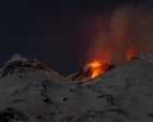 ETNA IN FIAMME: Neve Fonde Sotto la Lava, Allarme Rosso per i Voli