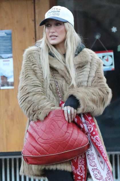 Bella Hadid bionda platino: Rivoluzione ad Aspen!